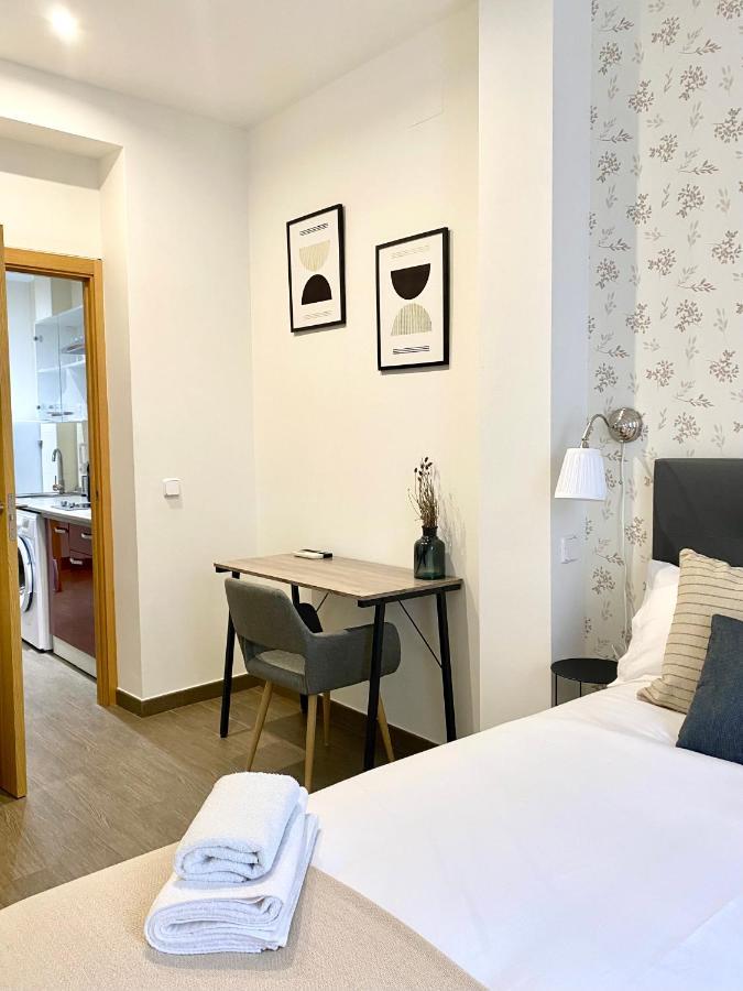 Apartamentos Fuencarral Madrid Exteriör bild